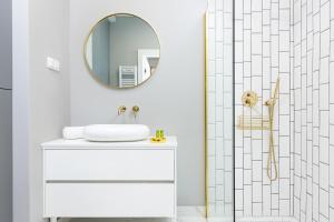 One Bedroom Apartment in Warsaw Center by Renters Prestige