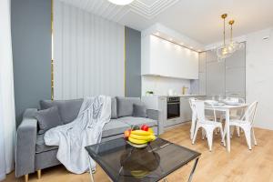 One Bedroom Apartment in Warsaw Center by Renters Prestige