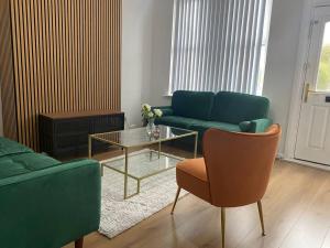 3-Bed House Near M1 & Meadowhall with Free Parking