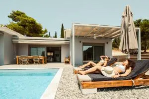 Villa when Waters are Colored - 雅莎尼奥