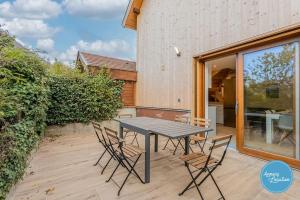 Chalets Renovated Chalet In The Heart Of Menthon : photos des chambres