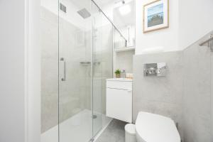 Cozy Apartment in Downtown Warsaw by Noclegi Renters