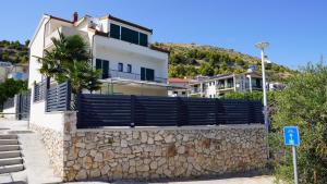 First Row to The Sea - Ideal for Families - Sea at Your Doorstep - House Sisko