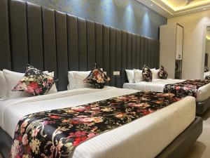 Hotel Moon Inn JUST 2 MIN WALK FROM GOLDEN TEMPLE & JALLIANWALA BAGH