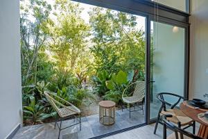 Jungle Luxury Stay Pools, Gym & More