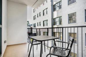 Blueground Hollywood gym nr shops trails LAX-1197