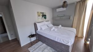 VAL22,VILLA 200 m from BEACH WITH POOL AND FITNESS