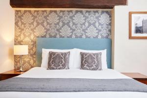 Hunters Hall Inn by Greene King Inns