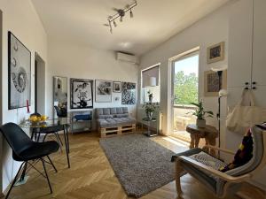 2 Bedroom Artsy Apartment