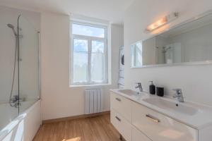 Maisons de vacances 3 bedroom house with garden, near tram : photos des chambres