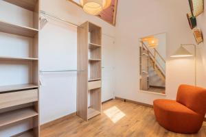 3 bedroom house with garden, near tram