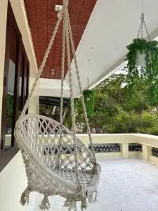 Spacious Beach Side House - Joyce Cottage Kerala - Andūrkonam