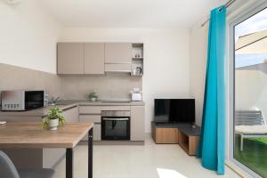 Sunlit Stylish Penthouse with Hot Tub - Close to Sliema Promenade, St Julians & St Georges Bay