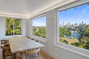 3BR Entire Lvl Penthouse with Views Darling Point