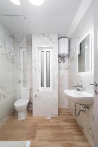 Sunlit Stylish Penthouse with Hot Tub - Close to Sliema Promenade, St Julians & St Georges Bay