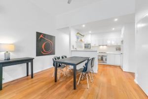 Tranquil 2-Bed Retreat with Parking in Surry Hills