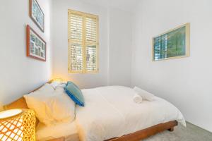 Tranquil 2-Bed Retreat with Parking in Surry Hills