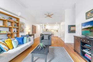Tranquil 2-Bed Retreat with Parking in Surry Hills
