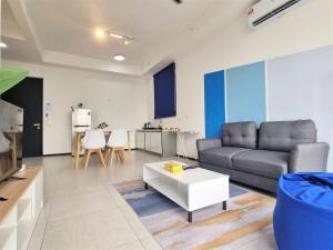Skyblue 2 Rooms Apartment, 4 plus 2 Pax at Urban Suites