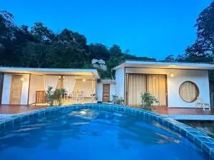 หุบเขาโฮมสเตย์ บ้านสระน้ำส่วนตัว - Ban Chang