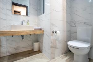 Bright and Modern 2 Bedroom Apartment