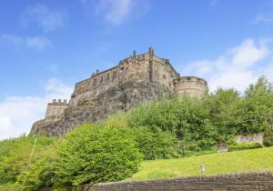 Argyl - Central Old Town Mews Home with Parking