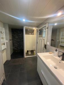 Appartements 2 pieces de plain-pied avec parking et jardin au calme : photos des chambres