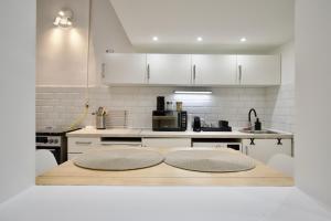 Standard Apartment by Hi5- Hunyadi Square Studio