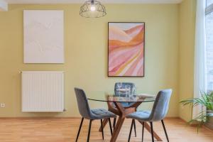 Bright 1 bedroom apartment, close to city center