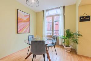 Bright 1 bedroom apartment, close to city center