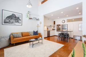 The Tannery Loft Walk To Beach & Cafes