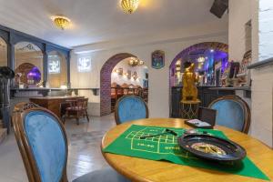 Patriot Bar HotTub-Sleeps30