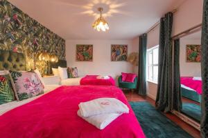 Patriot Bar Hottub-sleeps30