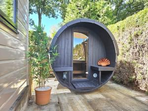 Holiday house with private SAUNA and HOTTUB on park de Ijsvogel with swimming pools and children entertaiment AIRCO