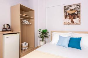 Himara City 15 - Central & Beach Access