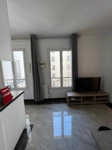 Paris 2024 Olympics 3-4 persons