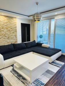 Moderný 2-spálňový apartmán Twins White s balkónom