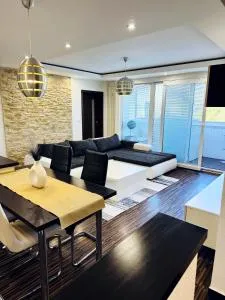 Moderný 2-spálňový apartmán Twins White s balkónom - 维内