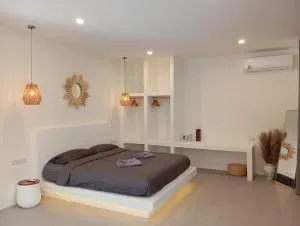 Crocus Garden - Haad Yao