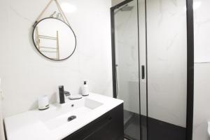 Appartements L-Escapade - Hypercentre 5- RER C Paris - Orly 15 min : photos des chambres