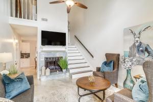 Houston Retreat with Smart TVs Walk to Golf Course!