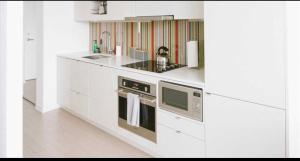 Bright 1BR w Large Terrace - Entertainment District