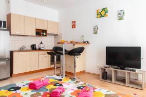 Corvin Gem2 Apartment with Parking