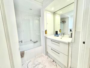 Classic Double Room City View room in Hôtel Victoria