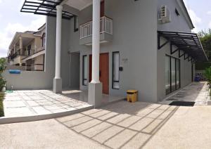 Palm Spring Batam 3 Bedroom
