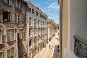 Appartements chalet de montagne Style sur le Quai saint Laurent et Bastille : photos des chambres