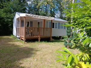 Bungalow charmant avec piscine partagée à Saint-Chéron