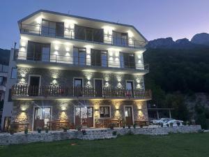 Hotel Vellezrit Guri