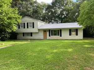 4 Bedroom Furnished Private Home Near UGA Downtown Athens - أثينا