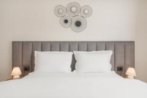 Urban Suite- Luxe 2BR with Balcony and Parking